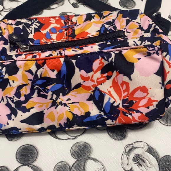 ❤️💙🆕Kipling Wes Crossbody, Splashy Posies - Picture 3 of 4